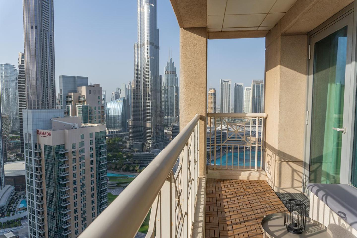 Apartamento Downtown Oasis, Burj Khalifa Views, Luxury Amenities Dubái Exterior foto